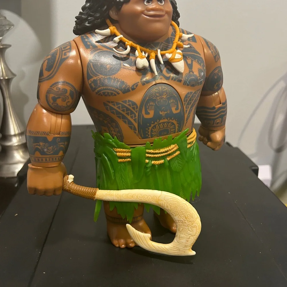Disney Moana Maui Mega Action Figure